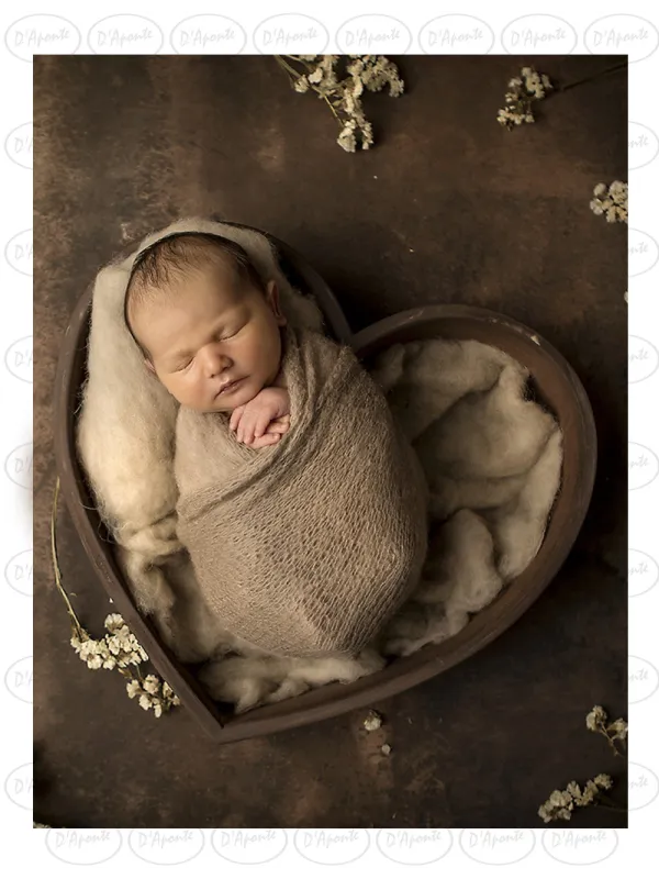 D'APONTE NEWBORN NB024 DARK WALNUT HEART | D'Aponte | Newborn Accessories