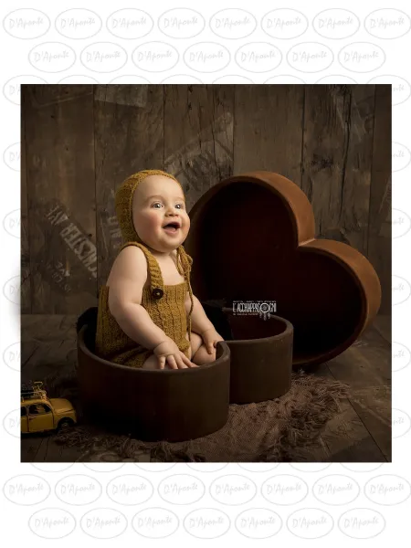 D'APONTE NEWBORN NB023 LIGHT WALNUT HEART | D'Aponte | Newborn Accessories 2