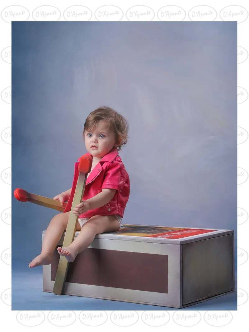D'APONTE P519 MATCHBOX | D'Aponte | Photo Props
